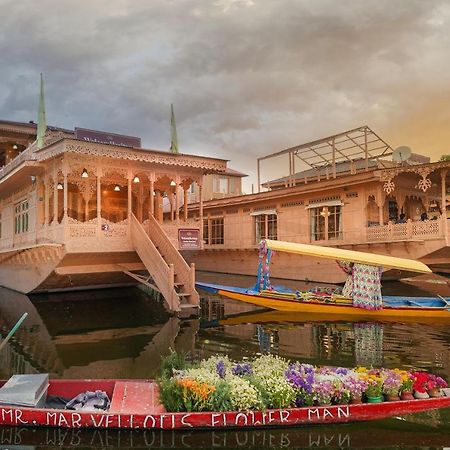 Welcomheritage Gurkha Houseboats Srīnagar Dış mekan fotoğraf