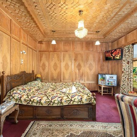 Welcomheritage Gurkha Houseboats Srīnagar Dış mekan fotoğraf