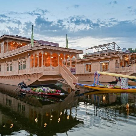 Welcomheritage Gurkha Houseboats Srīnagar Dış mekan fotoğraf