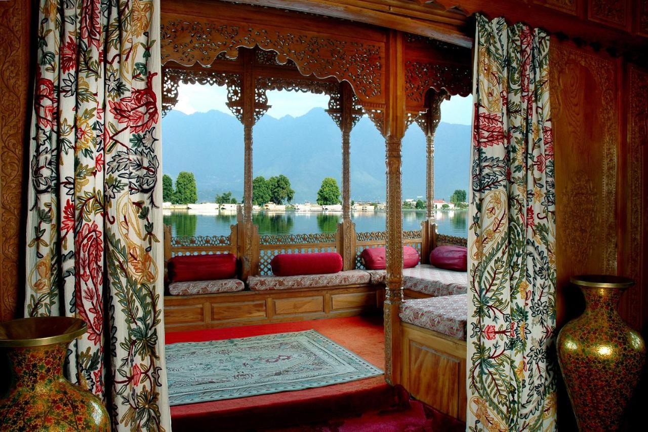 Welcomheritage Gurkha Houseboats Srīnagar Dış mekan fotoğraf