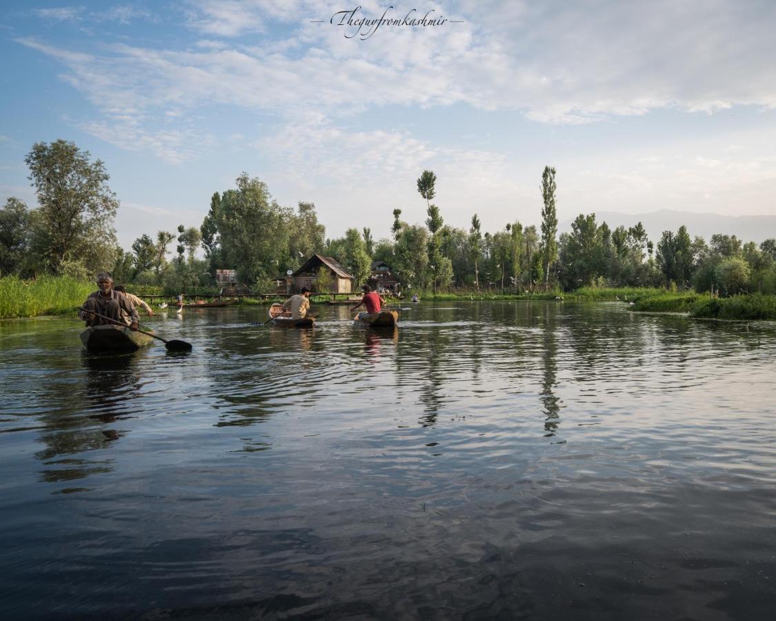 Welcomheritage Gurkha Houseboats Srīnagar Dış mekan fotoğraf
