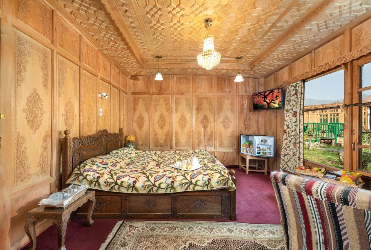 Welcomheritage Gurkha Houseboats Srīnagar Dış mekan fotoğraf