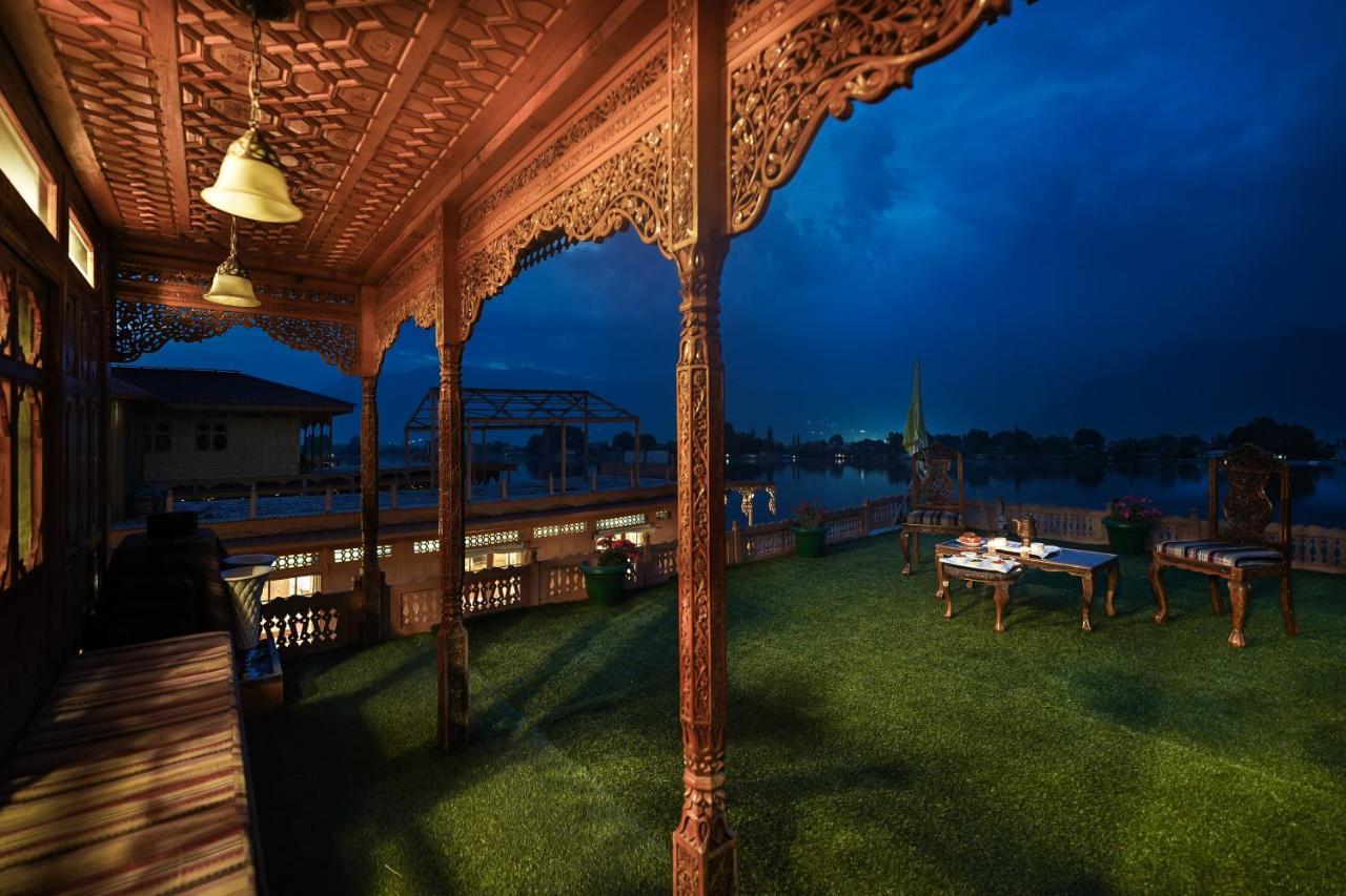 Welcomheritage Gurkha Houseboats Srīnagar Dış mekan fotoğraf