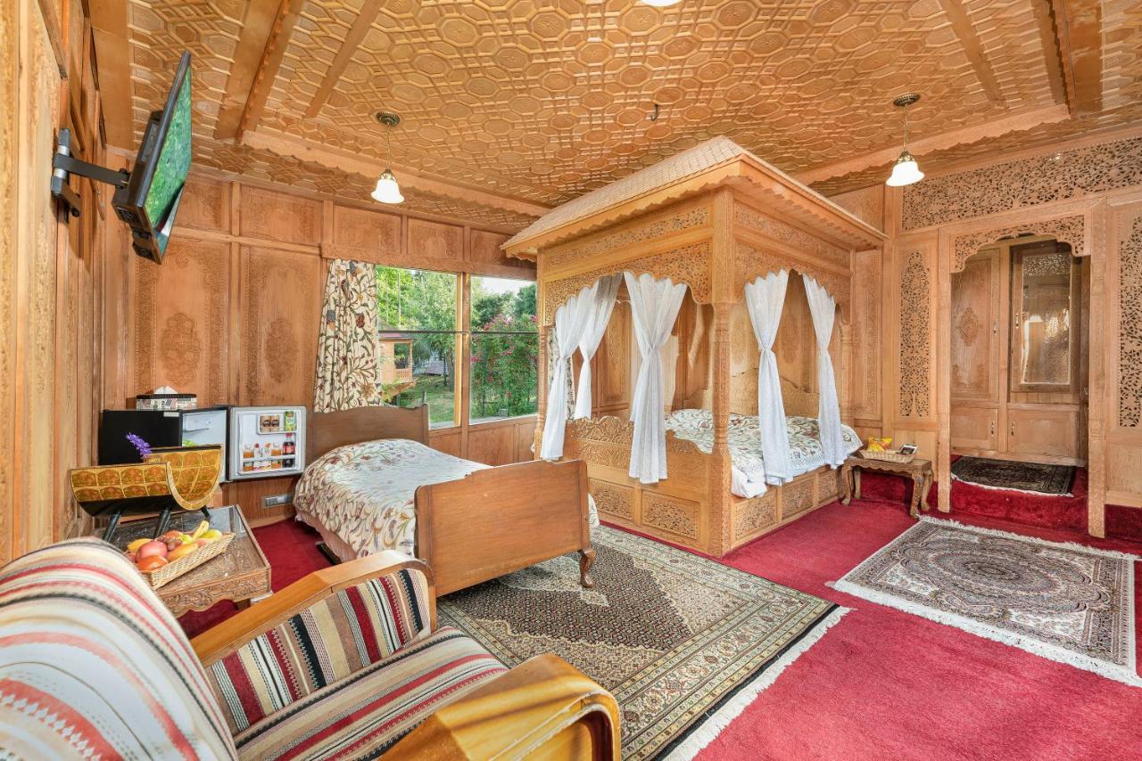 Welcomheritage Gurkha Houseboats Srīnagar Dış mekan fotoğraf