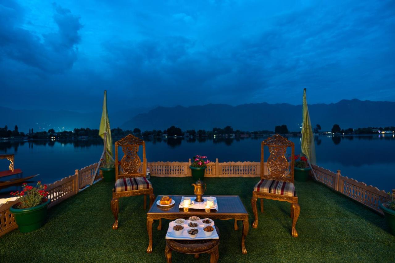 Welcomheritage Gurkha Houseboats Srīnagar Dış mekan fotoğraf