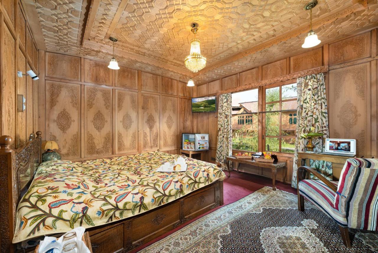Welcomheritage Gurkha Houseboats Srīnagar Dış mekan fotoğraf