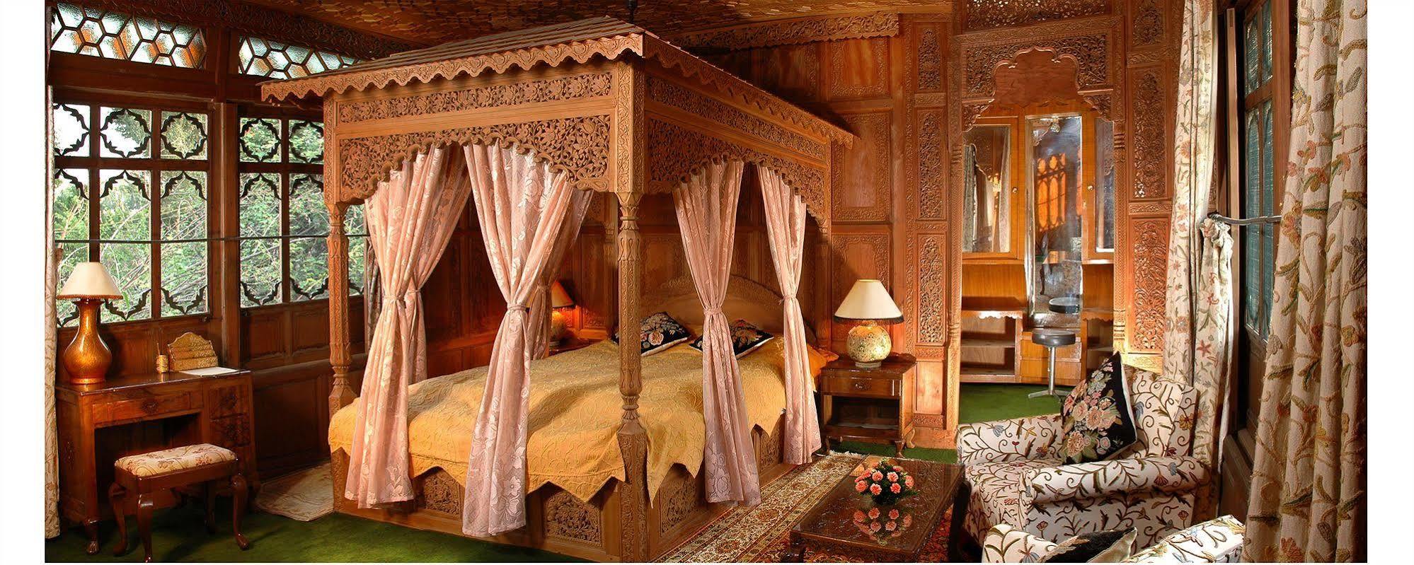 Welcomheritage Gurkha Houseboats Srīnagar Dış mekan fotoğraf