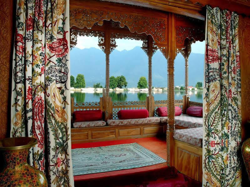 Welcomheritage Gurkha Houseboats Srīnagar Dış mekan fotoğraf
